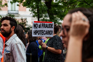 Milhares de manifestantes protestam nas ruas de Madrid pelo direito à habitação