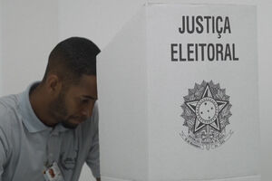 Brasil prepara e testa urnas eletrónicas antes das eleições presidenciais de 2026 
