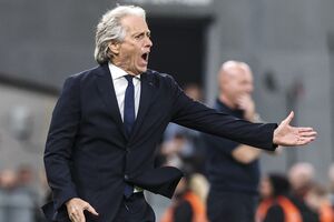 Jorge Jesus no jogo com a Dinamarca