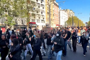 Universitários juntam-se a estudantes do secundário em protesto por melhores condições em Paris 