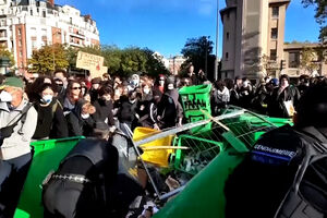 Pais juntam-se aos protestos dos estudantes em França