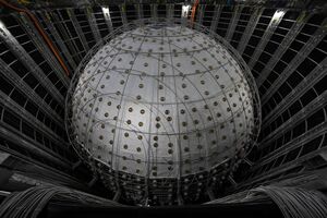 Detector cósmico instalado no subsolo do Observatório Subterrâneo de Neutrinos de Jiangmen