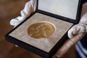 Medalha Nobel em caixa