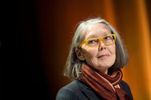 Anne Carson tenciona doar o prémio monetário proveniente do Nobel da Literatura