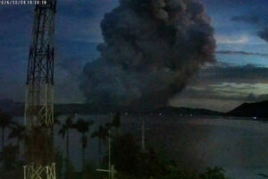 Vulcão Taal regista breve erupção nas Filipinas