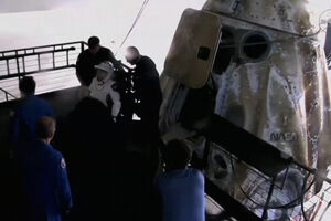 Quatro astronautas regressam à Terra após oito meses no espaço