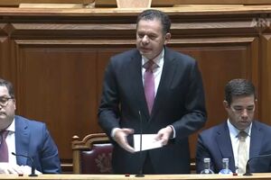 Montenegro critica oposição por falhar nas previsões do défice orçamental