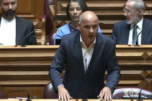 PCP diz que Montenegro tem jeito para dançar a três com o PSD, o PS e o Chega
