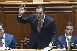 "Dizia sempre para o ano é que vai ser e passado muito tempo lá aconteceu": Montenegro faz referência desportiva em debate