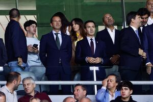 Presidentes na tribuna antes do começo do jogo