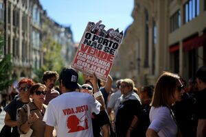 O Porto não se vende: campanha com moradores e vendedores do Bolhão