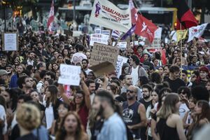 Milhares protestam em Lisboa: "O custo de vida não é uma crise, é uma emergência"
