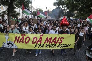 Milhares em Lisboa protestam contra o custo de vida, com cartaz "Não dá mais"