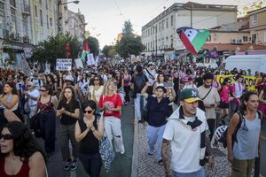 Milhares em protesto em Lisboa avisam que o custo de vida "não é uma crise, é uma emergência"