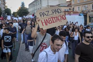 Milhares em Lisboa protestam por "Paz, Pão e Habitação"