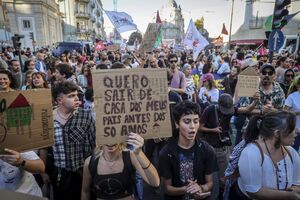 Milhares em protesto em Lisboa: "Quero sair de casa dos meus pais antes dos 50 anos."