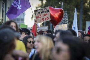 Manifestantes em Lisboa exigem que habitação seja um direito, não um luxo