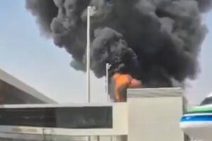 Chamas no aeroporto de Riade após ataque