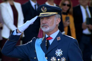 Realeza espanhola marca presença no desfile do Dia Nacional