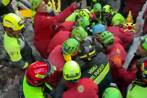 Espeleólogo resgatado após 27 horas preso numa gruta em Itália