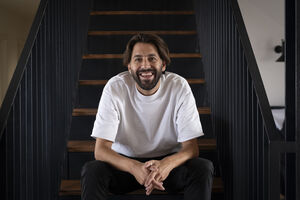 Salvador Sobral fotografado no estúdio da sua editora, Warner Music, em Lisboa