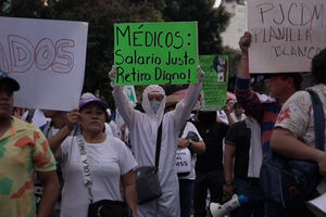 Profissionais de saúde marcham na Cidade do México por melhores salários e condições nos hospitais 