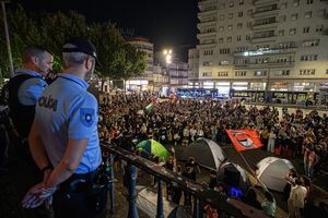 Acampada pelo direito à habitação, no Porto, dura desde sábado