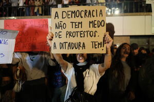 Manifestação pela habitação no Porto