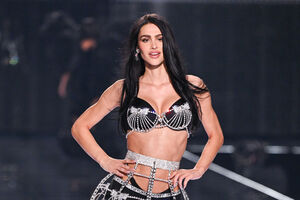 A modelo Amelia Gray