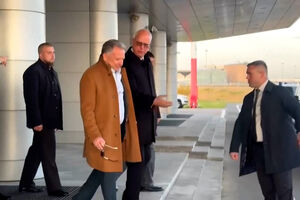 Enviado de Trump já está na Rússia para conversações sobre a Ucrânia