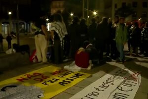 Mais de 100 pessoas reuniram-se na Praça da República em Braga por melhores condições de vida