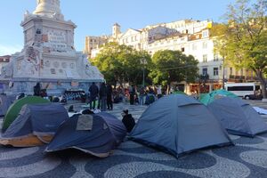 Manifestantes tinham montado as tendas esta manhã