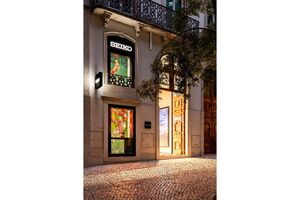 Boutique SEIKO em Lisboa com vitrina iluminada