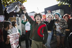 Estudantes manifestam-se à porta da Escola Artística António Arroio 