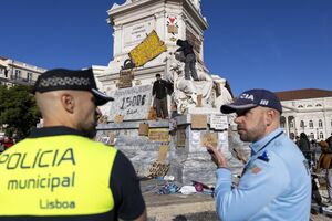 Agentes da PSP e da Polícia Municipal na Praça do Rossio, durante os protestos