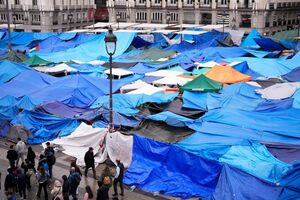 Câmara de Madrid vai imputar custos da limpeza da Puerta del Sol aos acampados: 'Recuperar cada euro'