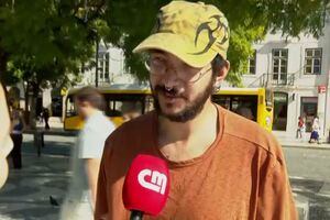 "As pessoas têm de decidir se podem comer ou viver debaixo de um teto", diz jovem manifestante