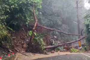 Imagens mostram rasto de destruição causado pela passagem do tufão Champi em Taiwan