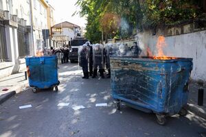 Caixotes de lixo incendiados