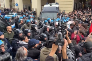Manifestantes e polícia entram em confrontos em Turim