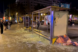 Imagens mostram danos causados por protestos no centro de Barcelona
