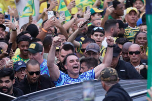 Flávio Bolsonaro lidera corrida às presidenciais no Brasil