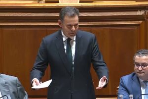 Luís Montenegro responde a Ventura e afirma que esteve em silêncio por ter estado a trabalhar