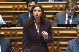 Mariana Leitão defende que propostas da IL teriam "ajudado a resolver a crise da habitação"