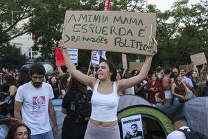 Os melhores cartazes das manifestações pela habitação