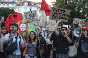 Os melhores cartazes das manifestações pela habitação