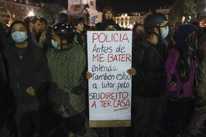 Os melhores cartazes das manifestações pela habitação