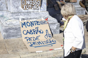 Os melhores cartazes das manifestações pela habitação