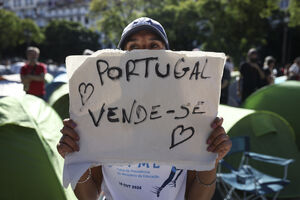 Os melhores cartazes das manifestações pela habitação