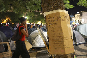 Os melhores cartazes das manifestações pela habitação